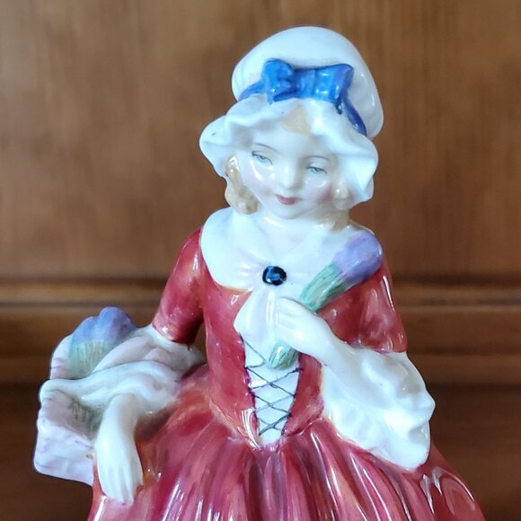 Vintage Royal Doulton Lavinia Figurine No 838507 Small Made in England - Picture 2 of 6